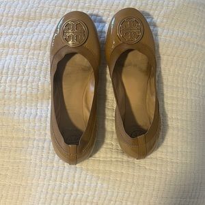 Tory Burch Caroline Beige Patent Leather Ballet Flats